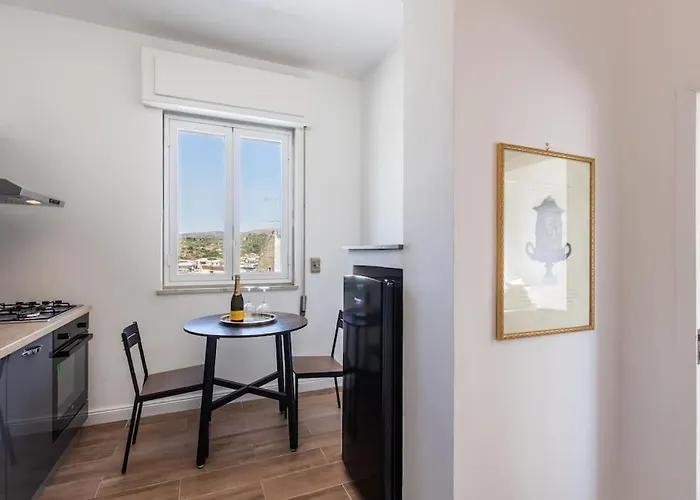 公寓 Mansarda Aurispa