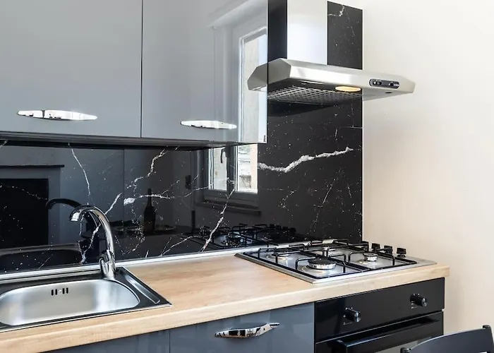 Mansarda Aurispa 公寓 *